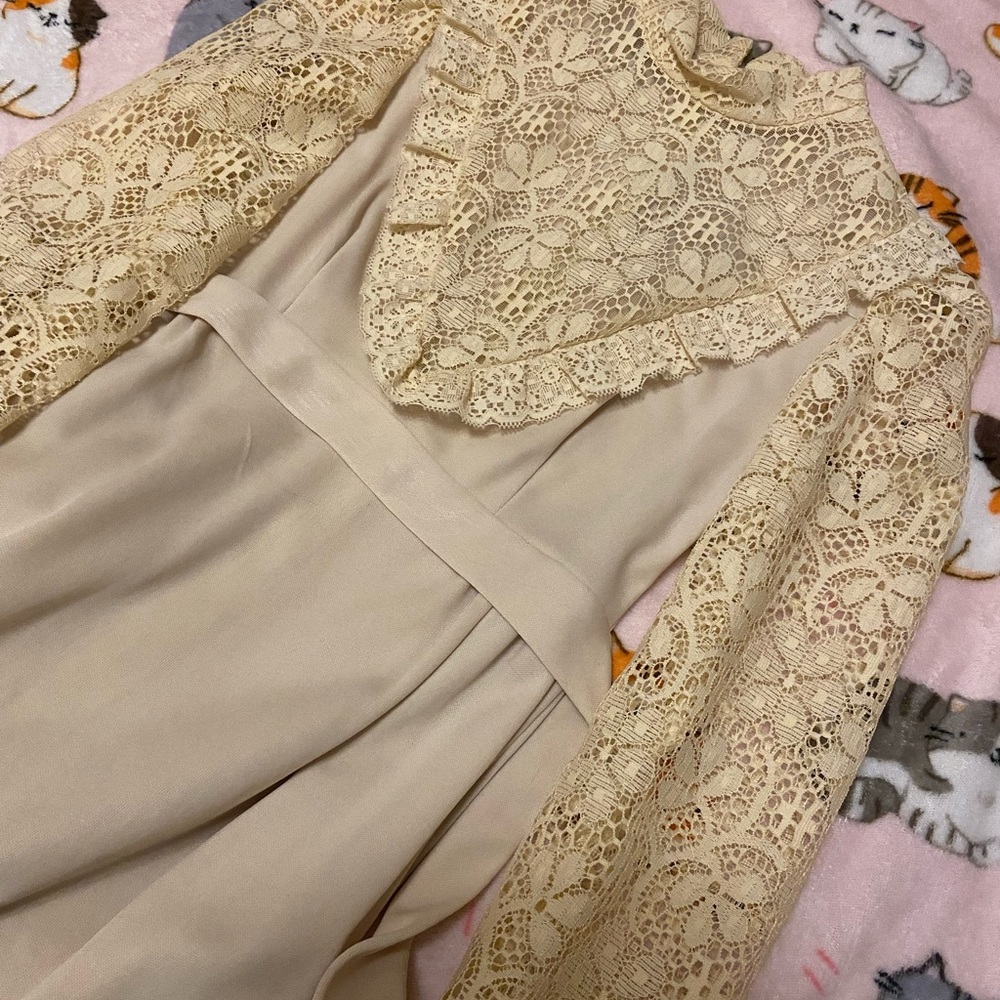 *SOLD* Vintage Elegant Lace Dress with Cream Details